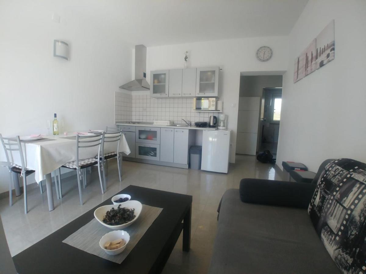 דירות מדולין Lana Apartman מראה חיצוני תמונה