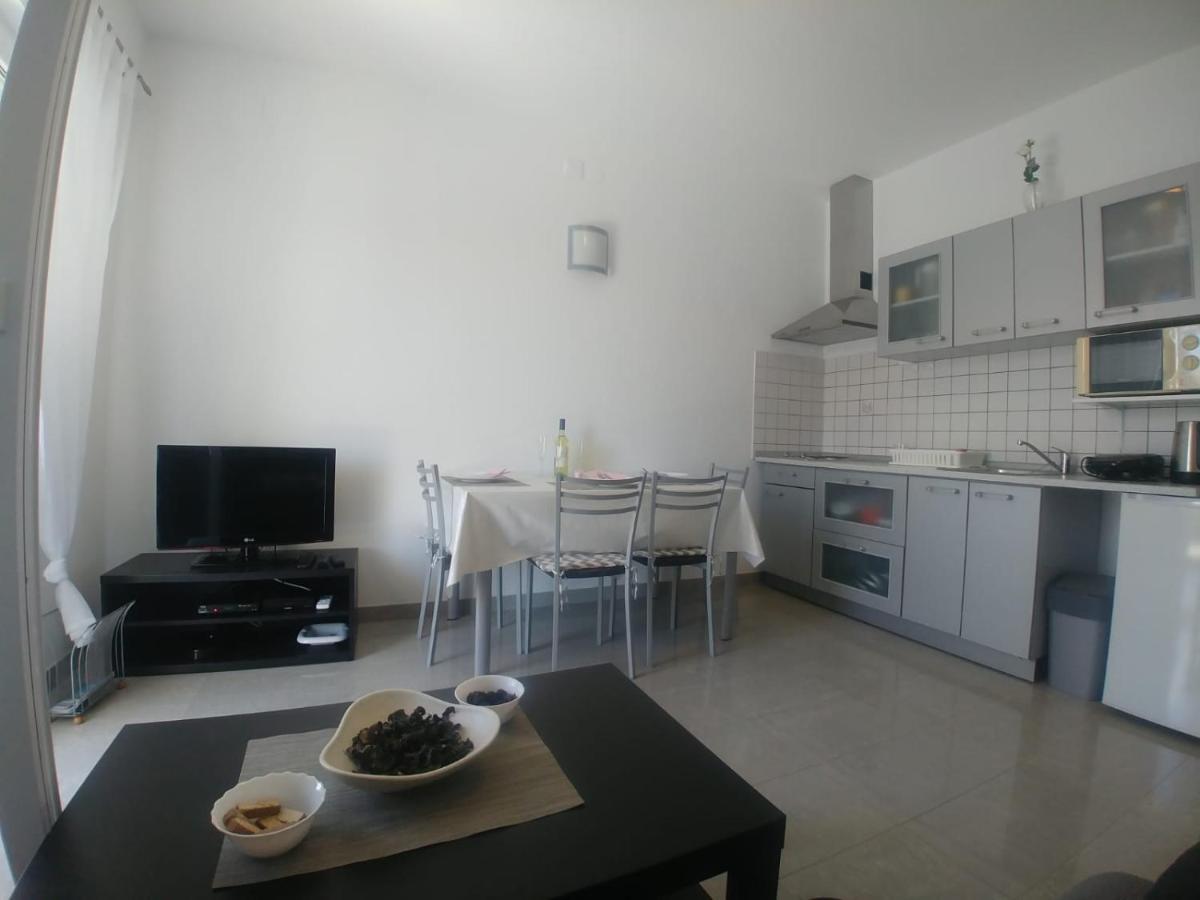 דירות מדולין Lana Apartman מראה חיצוני תמונה